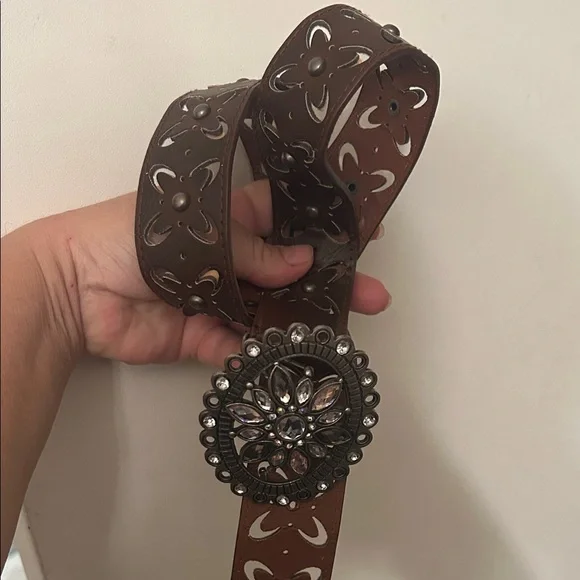 Brown Leather Western Belt with Rhinestone Floral Buckle – Boho Cowgirl Style - Picture 10 of 12